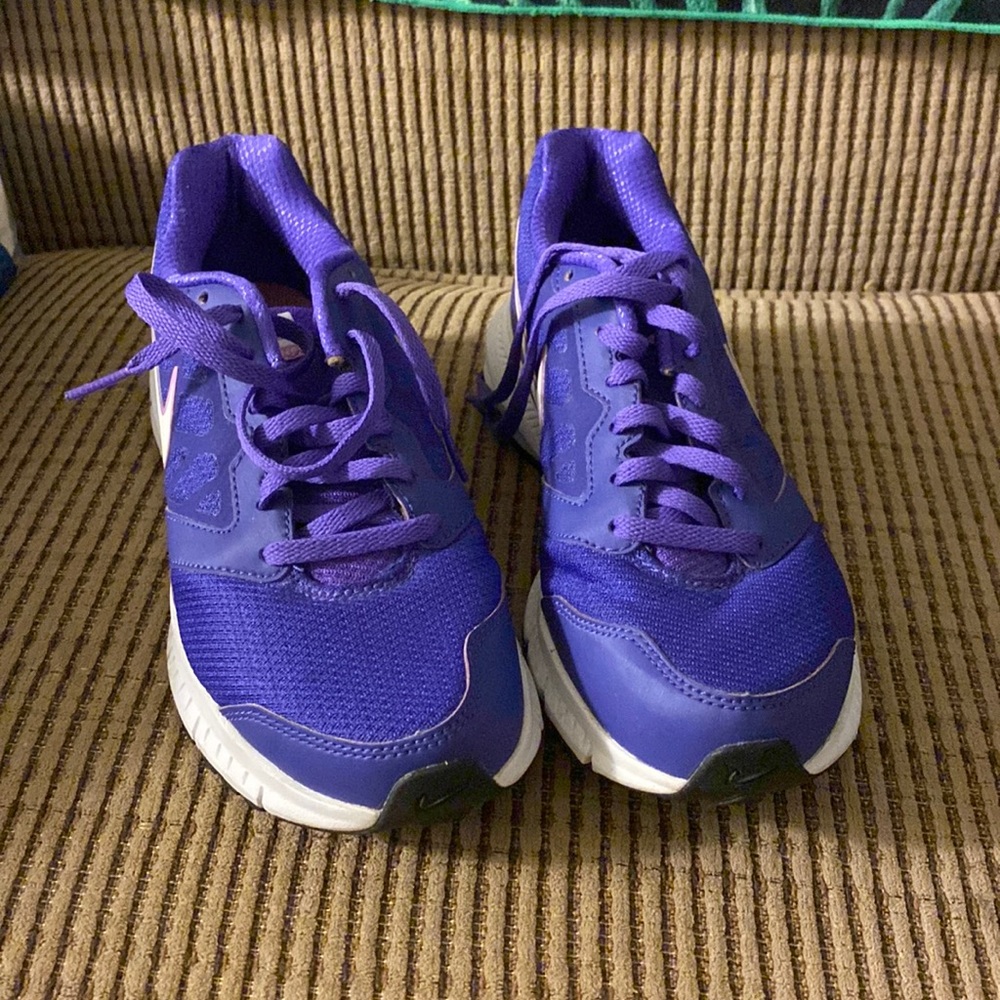 New sneakers 7.5 woman purple (used just 2 times in the gym)